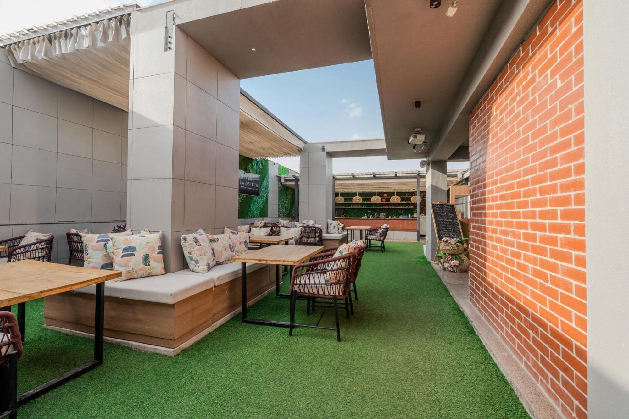 Stay Studio Hotel & Residences Gurgaon Buitenkant foto